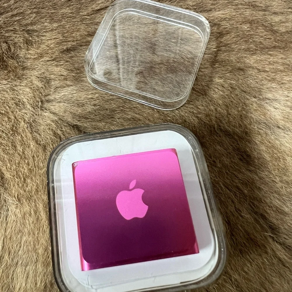 Y2K Apple IPod Shuffle 2gb NWT